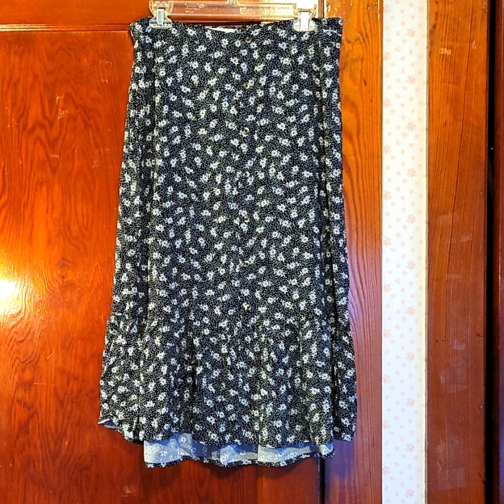 🆕️ SO Juniors Black Floral Skirt Size Large